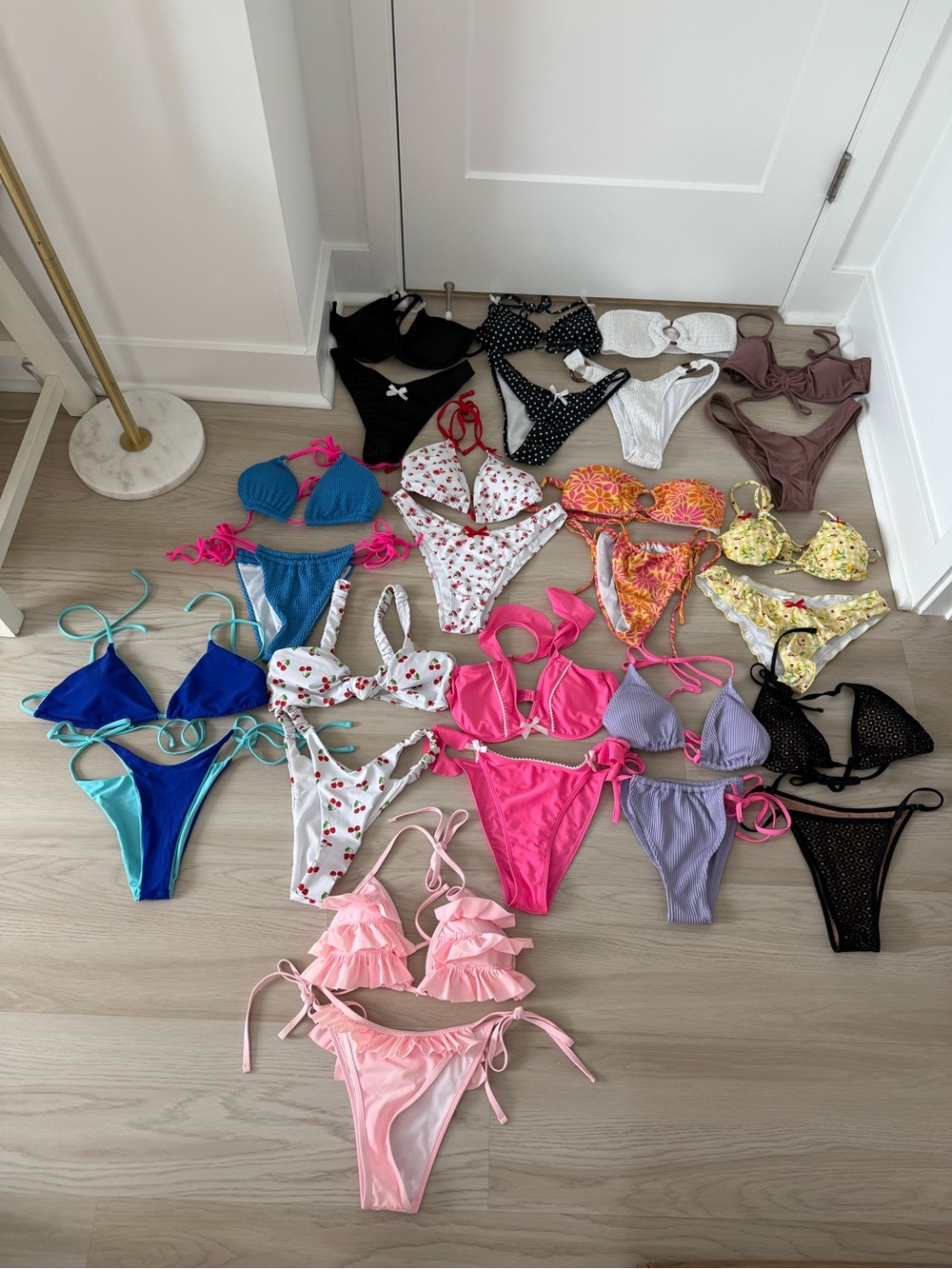 14x Bikinis